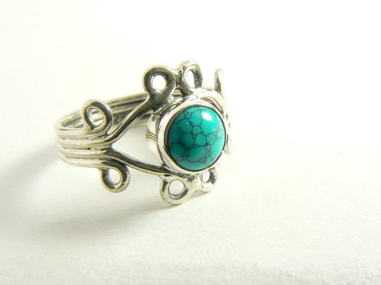 Délicate bague en argent ajourée avec turquoise