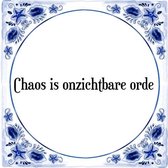 Tegeltje met Spreuk (Tegeltjeswijsheid): Chaos is onzichtbare orde + Kado verpakking & Plakhanger
