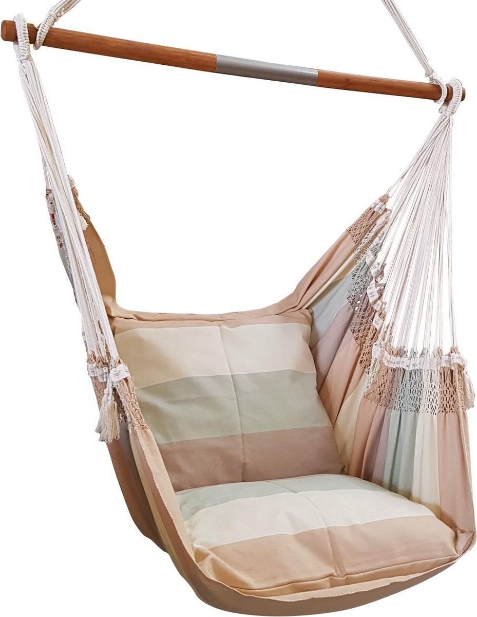 Hangstoel Dunes XL Desert geleverd met 2 comfortabele kussens en afgewerkt met hoogwaardige macramé, wat een speciale charme geeft aan deze hangstoel