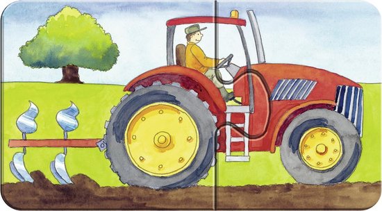Een rode tractor met gele wielen ploegt een groen veld met een boom op de achtergrond.