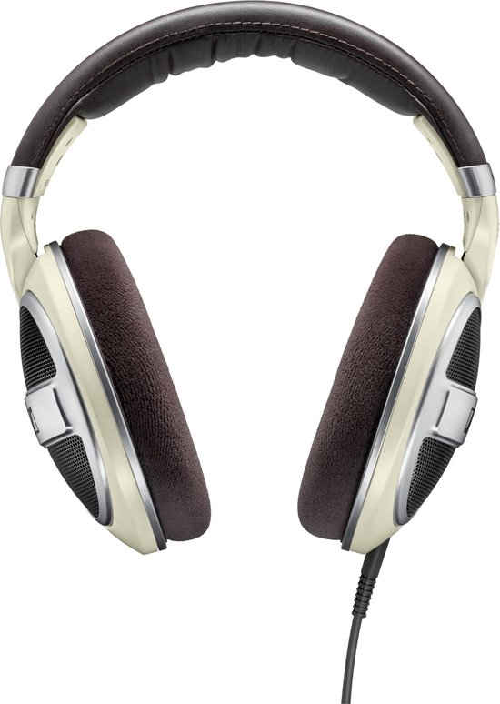 Crème Sennheiser koptelefoon met bruine oorkussens en hoofdband, op witte achtergrond.