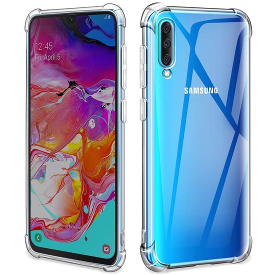 Set van voor- en achterkant van een transparante hoes voor een blauwe Samsung telefoon. Telefoon voorzijde toont '12:45 Fri, April 5' en 'Swipe to unlock'.