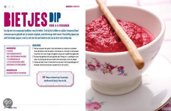 Bietendip in een schaal met een bloemmotief, gegarneerd met een houten stokje. Met recept.
