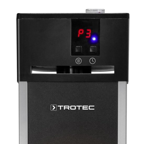 Close-up van bedieningspaneel Trotec terrasverwarmer met display 'P3' en rode schakelaar.