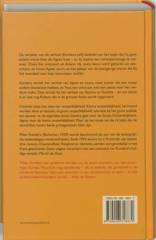 Achterflap van het boek "Onsterfelijkheid" van Milan Kundera. Tekst in het Nederlands, met ISBN-nummer en barcode.