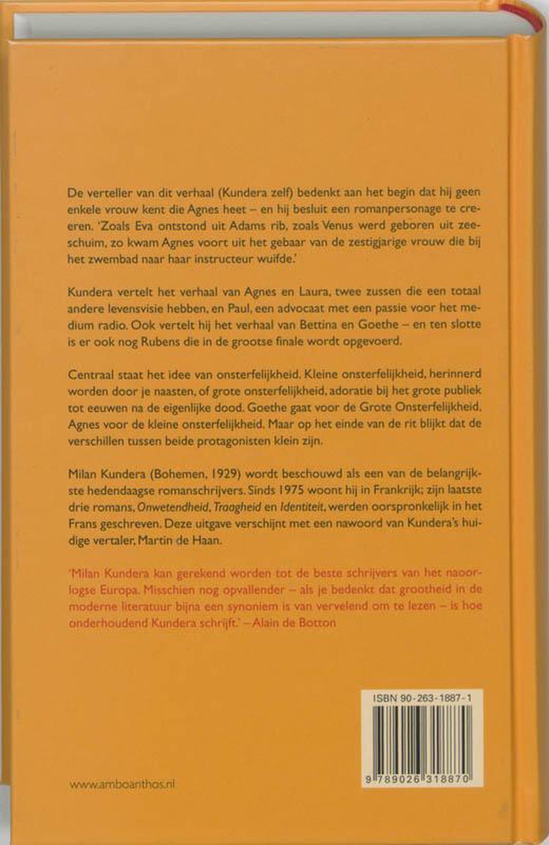 Achterflap van het boek "Onsterfelijkheid" van Milan Kundera. Tekst in het Nederlands, met ISBN-nummer en barcode.