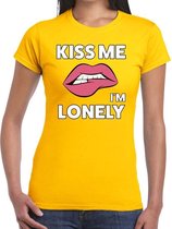 Kiss me i am lonely t-shirt geel dames - feest shirts dames S