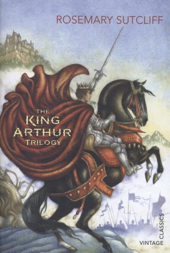 Boekomslag van 'The King Arthur Trilogy' met een ridder te paard met een rode cape, in de buurt van een kasteel.