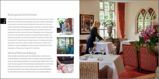 Dame in een restaurant die een tafel dekt.