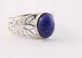 Opengewerkte zilveren ring met lapis lazuli - maat 19