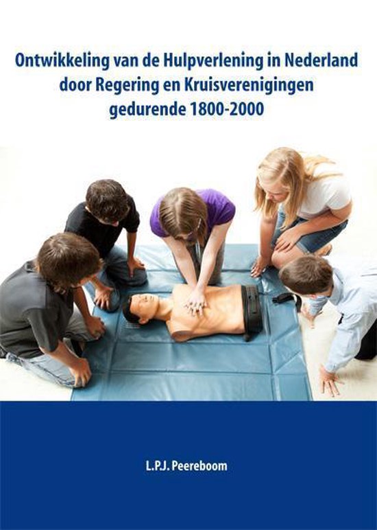 Cover van het boek 'Ontwikkeling van de hulpverlening in Nederland door regering en kruisverenigingen gedurende 1800-2000'