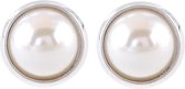 Klassieke ronde oorstekers 1 cm doorsnede met crème parel