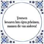 Tegeltje met Spreuk (Tegeltjeswijsheid): Vrouwen bewaren hun eigen geheimen, mannen die van anderen! + Kado verpakking & Plakhanger