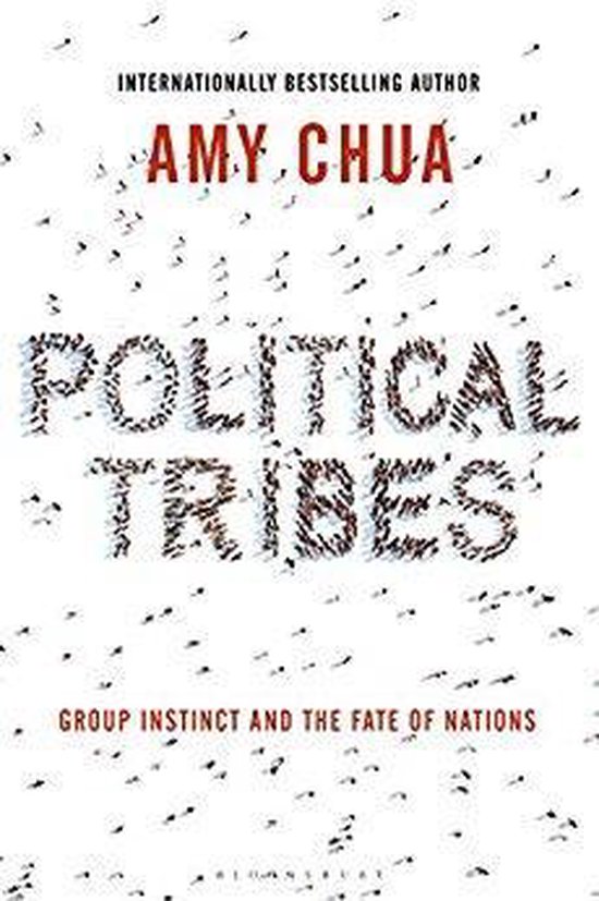 Boekomslag van "Political Tribes" door Amy Chua. Tekst "POLITICAL TRIBES" gevormd door kleine menselijke figuren.