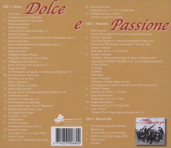 CD boekje met tracklists voor 'Dolce' en 'Passione'. Titel 'Dolce e Passione' door Wibi Soerjadi.
