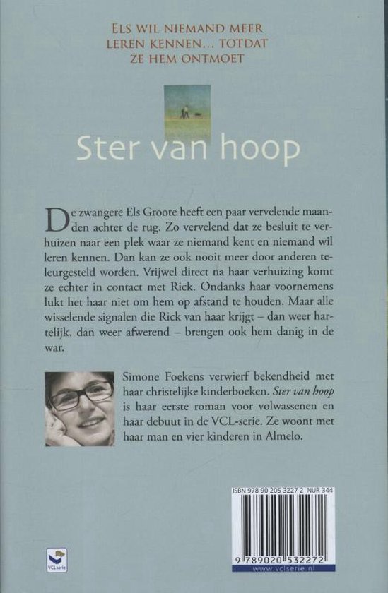 Achterkant van een boek met de titel 'Ster van hoop'. Een kleine foto van een lachende vrouw met bril is zichtbaar.