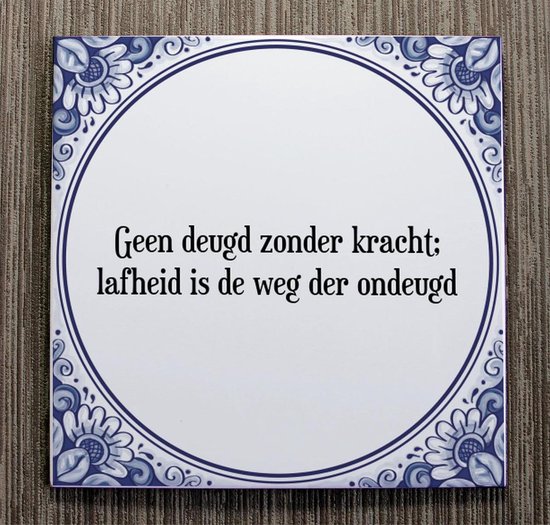 Tegeltje met Spreuk (Tegeltjeswijsheid): Geen deugd zonder kracht; lafheid is de weg der ondeugd + Kado verpakking & Plakhanger