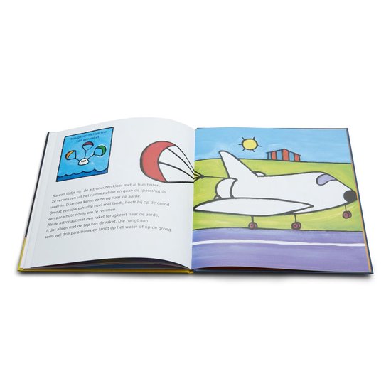Open boek met illustraties van parachutes die landen en een space shuttle die landt op een landingsbaan.