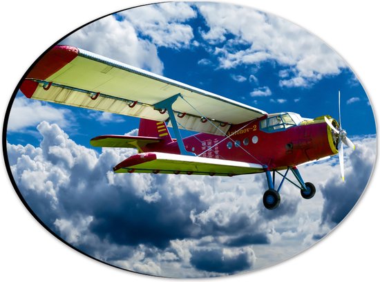 WallClassics - Dibond Ovaal - Rood/Geel Vliegtuig in Wolkenvelden - 28x21 cm Foto op Ovaal (Met Ophangsysteem)