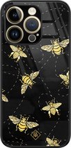 Casimoda® hoesje - Geschikt voor iPhone 14 Pro - Bee Yourself - Luxe Hard Case Zwart - Backcover telefoonhoesje - Zwart