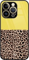 Casimoda® hoesje - Geschikt voor iPhone 14 Pro - Luipaard Geel - Luxe Hard Case Zwart - Backcover telefoonhoesje - Geel