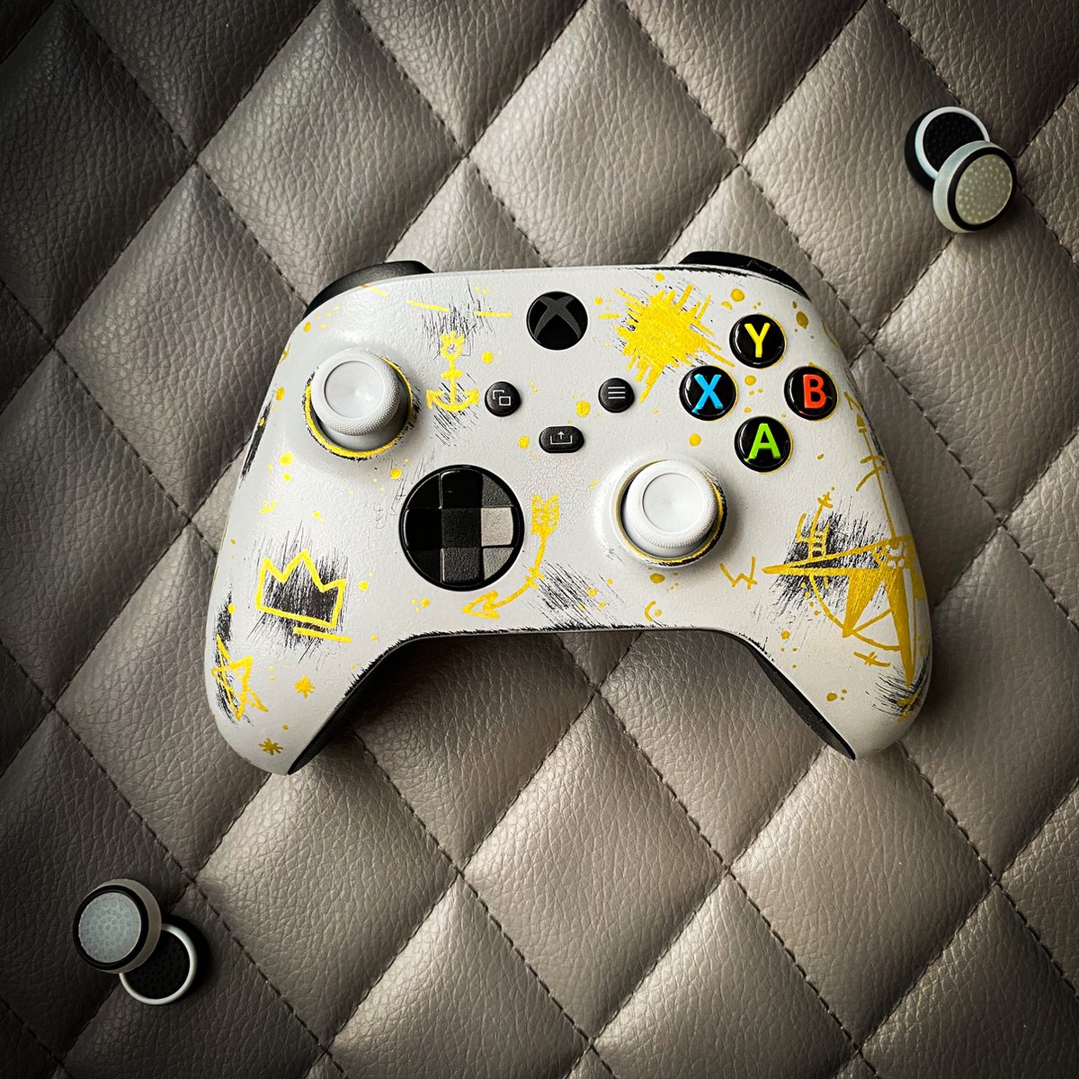 Afslag11 . Custom behuizing geschikt voor de Xbox X/S controller - 'Bad Karma'