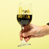 Wankelend wijnglas