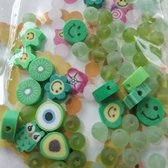 Smileys Katsuki et perles de verre mix vert
