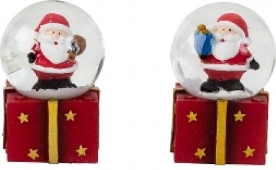 Foto: Set van 2 sneeuwbollen kerstman op rode sokkel in de vorm van een cadeau met led verlichting 1 met pakje en 1met cadeauzak 7x4x4cm