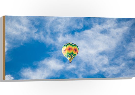WallClassics - Hout - Onderaanzicht van Luchtballon bij Sluierbewolking - 100x50 cm - 12 mm dik - Foto op Hout (Met Ophangsysteem)