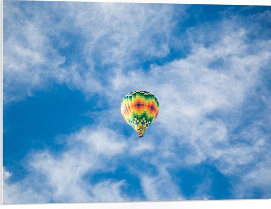 WallClassics - PVC Schuimplaat- Onderaanzicht van Luchtballon bij Sluierbewolking - 80x60 cm Foto op PVC Schuimplaat