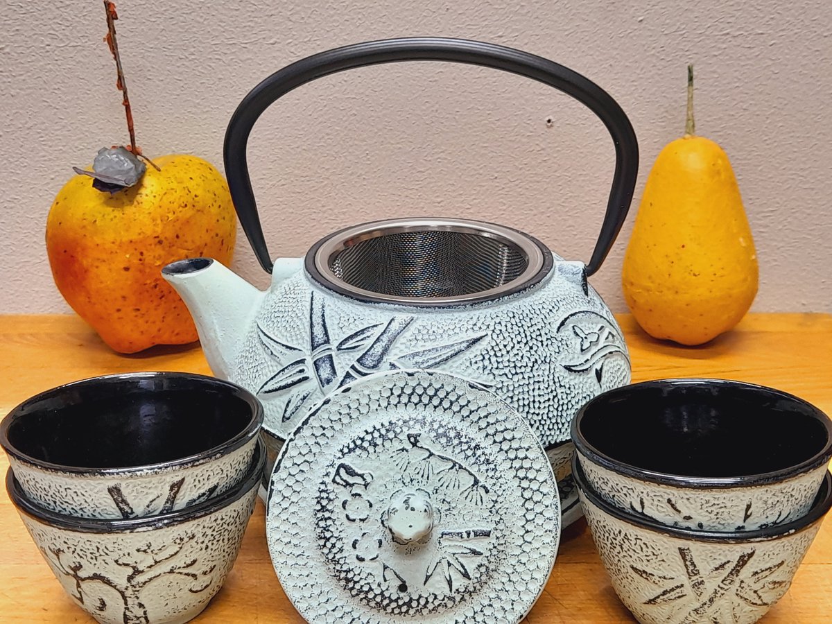Kerst aanbieding,, mooie Gietijzeren Theepot set 0.8 L, kleur mint groen inclusief 4 kopjes van 100 ml en een onderzetter op kleur.
