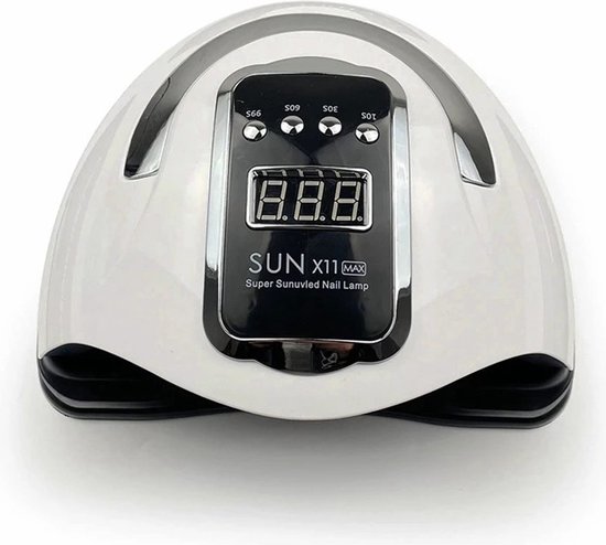 Witte SUN X11 MAX UV LED nagellamp met glanzende zilveren accenten, digitale display en zwarte basis.