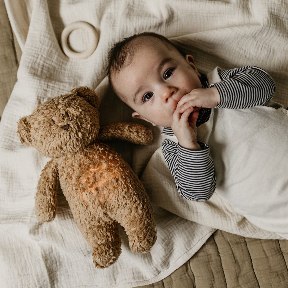 Moonie Knuffel Humming Bear Cappuccino - Met licht en geluid - USB oplaadbaar — afbeelding 9