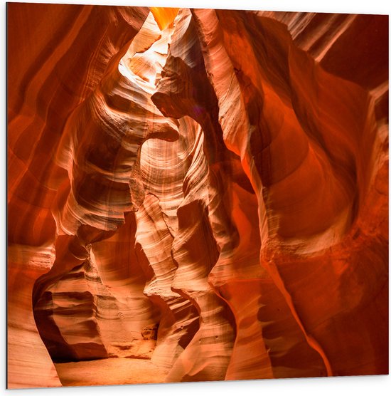 WallClassics - Dibond - Antelope Canyon Gang in Ravijn - 100x100 cm Foto op Aluminium (Wanddecoratie van metaal)