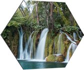 WallClassics - Dibond Hexagon - Prachtige Watervallen in de Natuur - 70x60.9 cm Foto op Hexagon (Met Ophangsysteem)