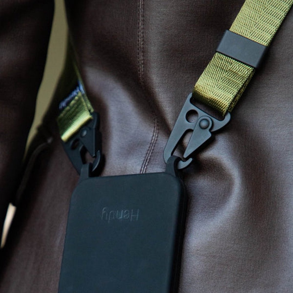 Hendy telefoonhoesje met koord - Switch - Army Green - iPhone 14 Plus