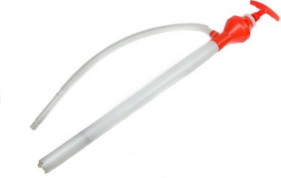 Handmatige benzinepomp met rode pompkop en hendel, doorschijnze slang en een grijze pompbuis.