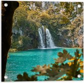 WallClassics - Tuinposter – Kleine Waterval in Meer met Takken - 50x50 cm Foto op Tuinposter  (wanddecoratie voor buiten en binnen)