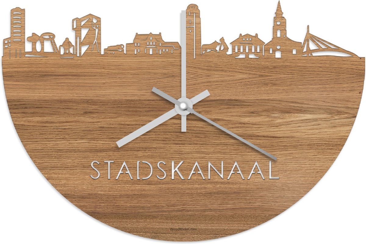 Skyline Klok Stadskanaal Eikenhout - Ø 40 cm - Stil uurwerk - Wanddecoratie - Meer steden beschikbaar - Woonkamer idee - Woondecoratie - City Art - Steden kunst - Cadeau voor hem - Cadeau voor haar - Jubileum - Trouwerij - Housewarming -