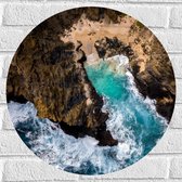 WallClassics - Muursticker Cirkel - Bovenaanzicht van Strand - 50x50 cm Foto op Muursticker