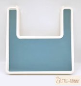 LITTLE-BUNNY silicone placemat past perfect op de IKEA Antilop kinderstoel Blauw