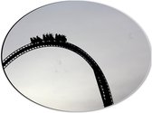 WallClassics - Dibond Ovaal - Silhouette van Achtbaan - 40x30 cm Foto op Ovaal (Met Ophangsysteem)