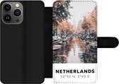 Bookcase Geschikt voor iPhone 13 Pro Max telefoonhoesje - Nederland - Amsterdam - Gracht - Herfst - Met vakjes - Wallet case met magneetsluiting