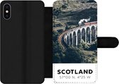 Bookcase Geschikt voor iPhone X telefoonhoesje - Schotland - Trein - Zomer - Spoor - Met vakjes - Wallet case met magneetsluiting