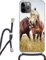 Hoesje met koord Geschikt voor iPhone 11 Pro Max - Paarden - Gras - Lente - Siliconen - Crossbody - Backcover met Koord - Telefoonhoesje met koord - Hoesje met touw