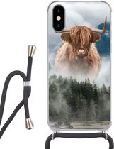 Hoesje met koord Geschikt voor iPhone X - Schotse hooglander - Koeien - Mist - Siliconen - Crossbody - Backcover met Koord - Telefoonhoesje met koord - Hoesje met touw