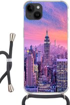 Geschikt voorApple Iphone 14 Plus - Crossbody Case - New York - Kleuren - Skyline - Siliconen - Crossbody - Backcover met Koord - Telefoonhoesje met koord - Hoesje met touw