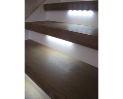 Led strip oplaadbaar - trap verlichting- Kast verlichting- ledlamp met bewegingssensor Wit licht - ledverlichting, onder traptrede, donkere hoekjes etc/ Geen stroompunt nodig in de buurt/ Schakelt vanzelf weer uit!