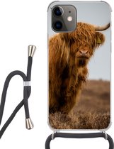 Coque avec cordon iPhone 12 Mini - Highlander écossais - Dune - Herbe - Siliconen - Bandoulière - Coque arrière avec cordon - Coque pour téléphone avec cordon - Coque avec corde